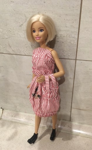 Zdjęcie oferty: Sukienka dla lalki Barbie 