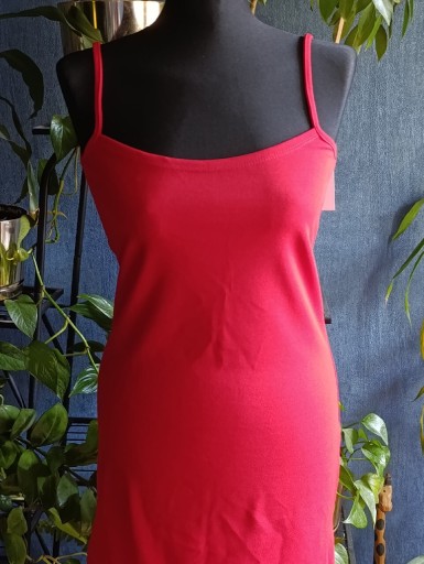 Zdjęcie oferty: Czerwona dopasowana sukienka Pakuten 