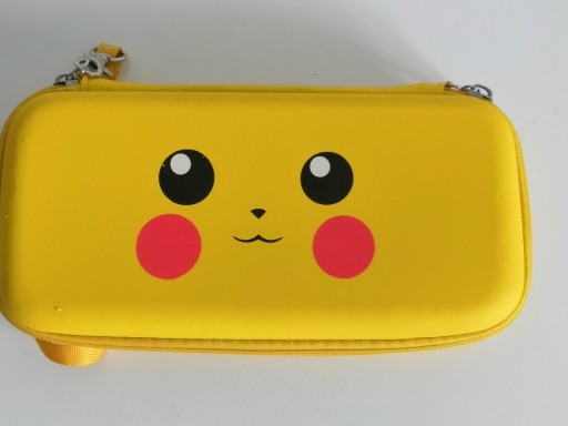 Zdjęcie oferty: ETUI NINTENDO SWITCH POKEMON  + DODATKI