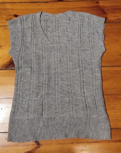 Zdjęcie oferty: Ręcznie robiony sweter bez rękawów - rozmiar L
