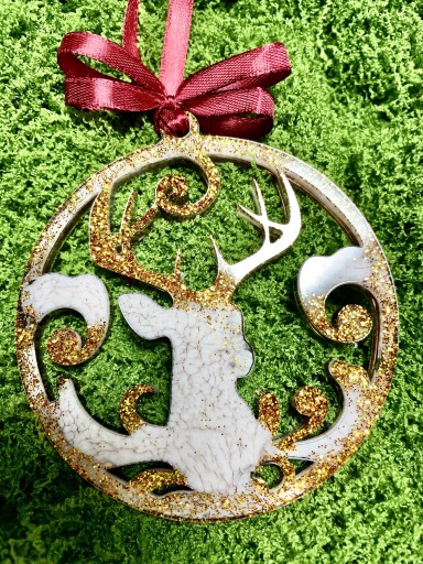 Zdjęcie oferty: Zestaw 3 sztuk ręcznie wykonanych ozdób świątecznych z żywicy.