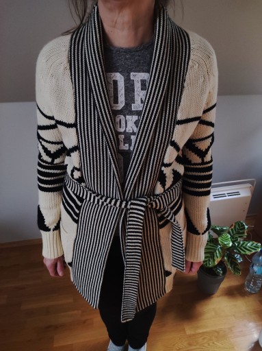 Zdjęcie oferty: Ładny kardigan, sweter we wzory Asos, M 38