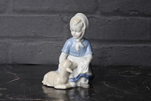 Zdjęcie oferty: =Porcelana= Porcelanowa figurka dziewczyna z owcą