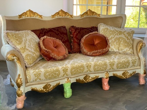 Zdjęcie oferty: Nowa sofa antyczna jasno-złota trzyosobowa antyk