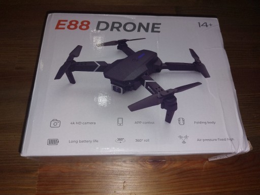 Zdjęcie oferty: Nowy Dron E88 Drone