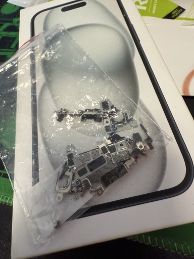 Zdjęcie oferty: Zestaw wszystkich śrub itp do IPhone 15