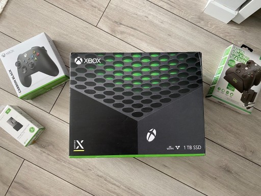 Zdjęcie oferty: Konsola Xbox Series X 1TB+Karta 1TB+Pad+Venom