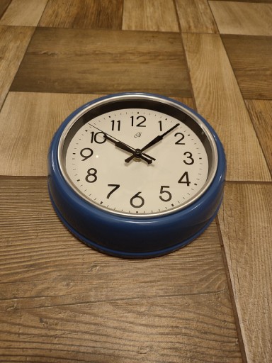 Zdjęcie oferty: Nowy niebieski zegar ścienny 24 cm 