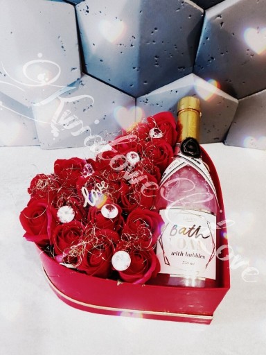 Zdjęcie oferty: Flower Box prezent  kwiaty róże mydlane 
