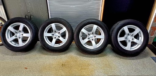 Zdjęcie oferty: Opony zimowe Nokian z felgami RIAL 16