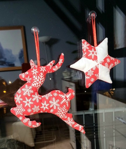 Zdjęcie oferty: Black Friday 15 %. Zawieszka świąteczna, jelonek i gwiazdka 