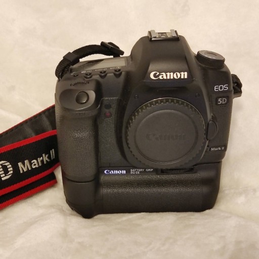 Zdjęcie oferty: CANON EOS 5D Mark II 32tys+BG-E6+Karta 16GB