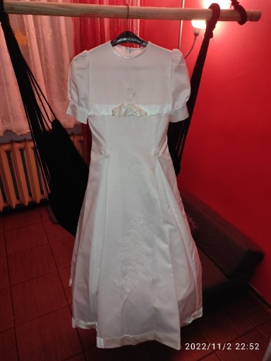 Zdjęcie oferty: Sukienka komunijna z kołem.