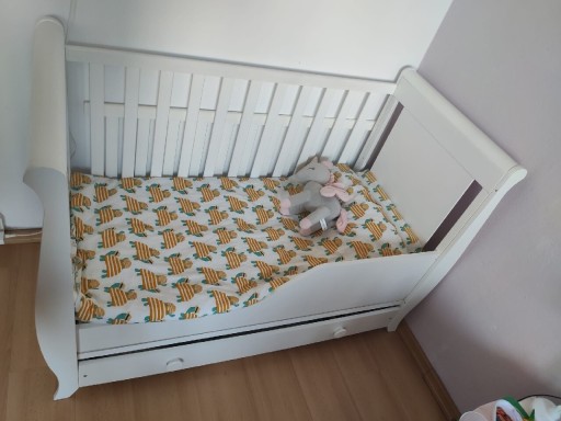 Zdjęcie oferty: Łóżeczko niemowlęce 60x120 z szufladą i materacem
