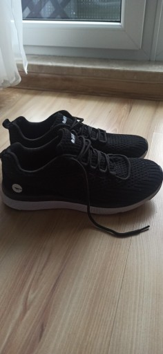 Zdjęcie oferty: Buty sportowe Hi-Tec, r. 42