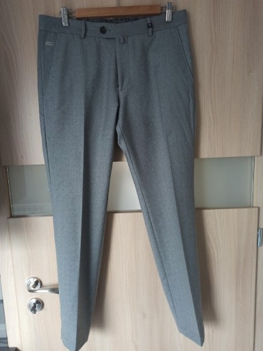 Zdjęcie oferty: Spodnie męskie firmy Joop rozmiar 48 