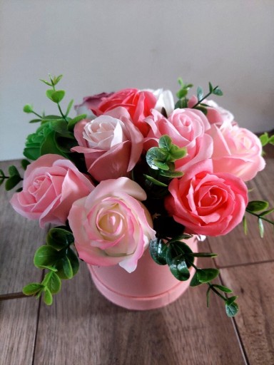 Zdjęcie oferty: Bukiet Flowerbox róże mydlane prezent urodziny 