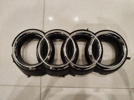 Zdjęcie oferty: Oryginalny znaczek logo w grill Audi A7 S7 chrom