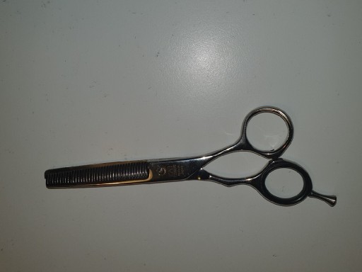 Zdjęcie oferty: Profesjonalne nożyczki fryzjerskie WASABI T238B