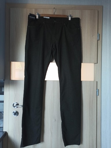 Zdjęcie oferty: Spodnie męskie firmy Hugo Boss rozmiar 36/36 