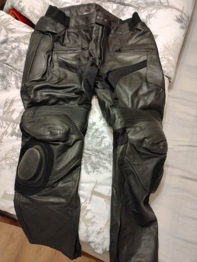 Zdjęcie oferty: Spodnie skórzane motocyklowe rozmiar 42/30 