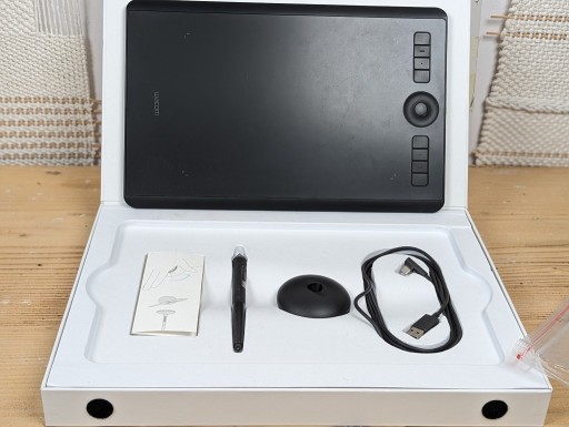 Zdjęcie oferty: Wacom Intuos Pro tablet  rozmiar M,Pro Pen 2 