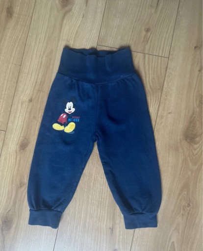 Zdjęcie oferty: Bawełniane spodnie z Myszką Micky, Disney, r. 80 (9-12 m-cy)