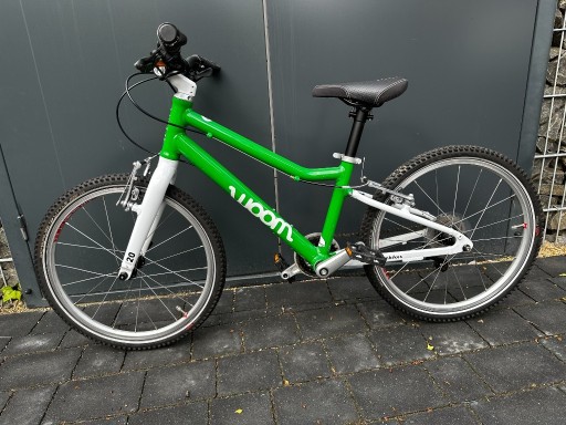 Zdjęcie oferty: Sprzedam rower WOOM 4 z kaskiem w kolorze roweru