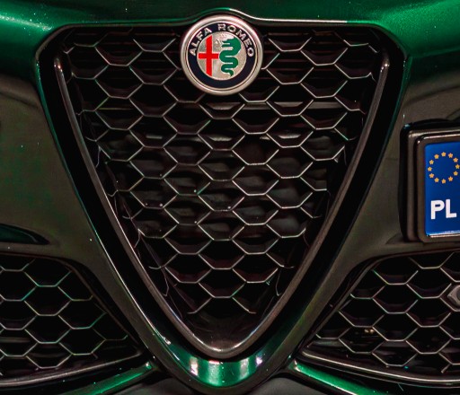 Zdjęcie oferty: Alfa Romeo Giulia OEM Grill Scudetto Nero Black 