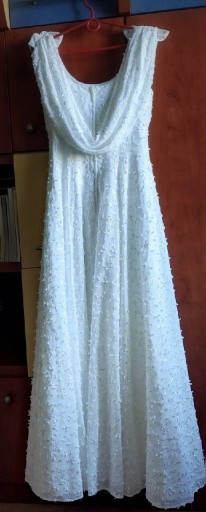 Zdjęcie oferty: Biała suknia ślubna z woalką.