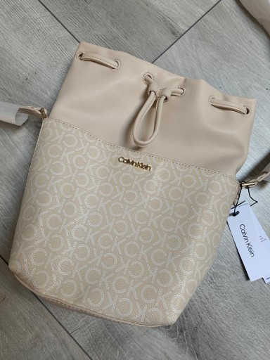 Zdjęcie oferty: Calvin Klein Must Bucket Bag Mono torebka na ramię