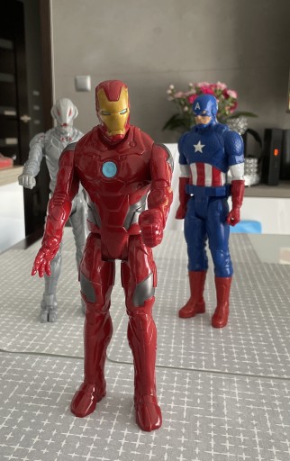 Zdjęcie oferty: Zestaw 3 figurek Marvel Avengers 30 cm Hasbro