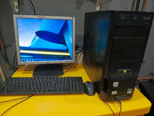 Zdjęcie oferty: Komputer stacjonarny cały zestaw z monitorem