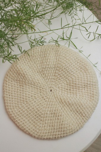 Zdjęcie oferty: Kremowy beret handmade