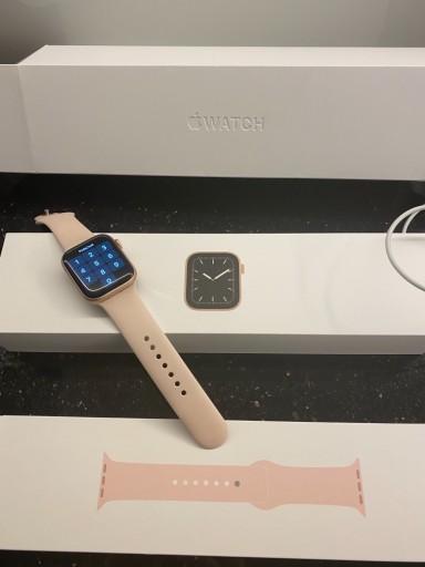 Zdjęcie oferty:  Apple Watch Series 5 jak Nowy GPS używany 