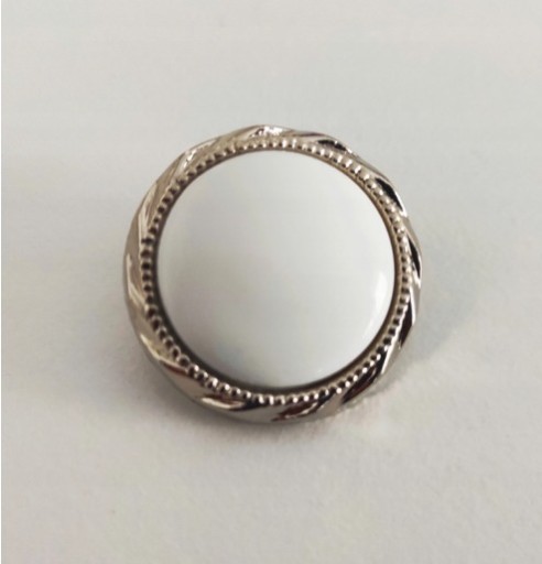 Zdjęcie oferty: Eleganckie guziki Glamour biało srebrne ze stopką