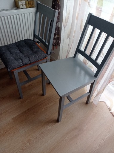 Zdjęcie oferty: Krzesła sosnowe, używane 