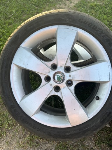 Zdjęcie oferty: Felgi aluminiowe SKODA 17 5x122 rozstaw