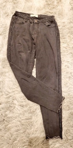 Zdjęcie oferty: Czarne spodnie ze srebrnym lampasem