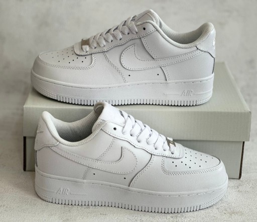 Zdjęcie oferty: Nike Air Force 1 '07  r39