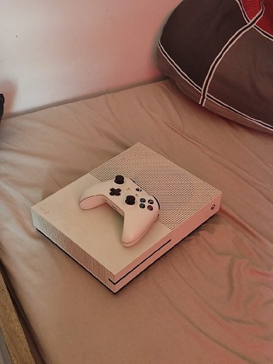 Zdjęcie oferty: Xbox One S z białym padem