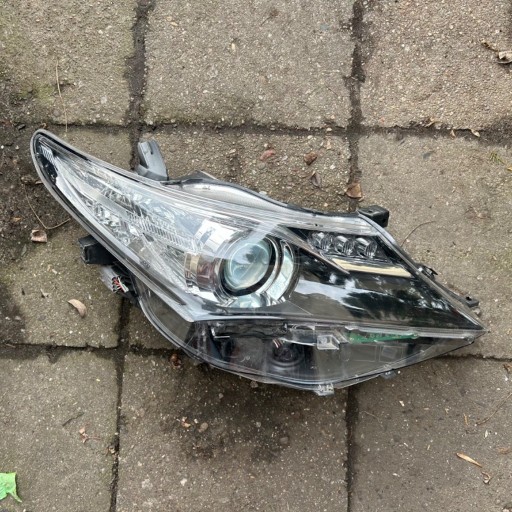 Zdjęcie oferty: Lampa przód prawa Toyota Auris II 2 81110-02e21