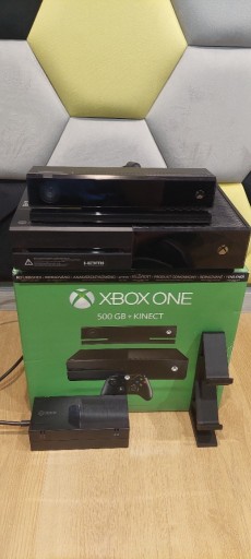 Zdjęcie oferty: Konsola XBOX ONE kinect 2 pady +gry