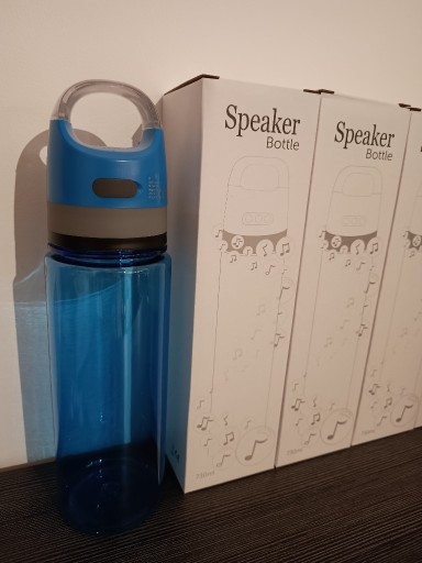 Zdjęcie oferty: butelka na wodę z głośnikiem led speaker bottle