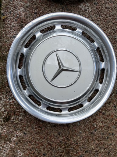 Zdjęcie oferty: Kołpaki Mercedes w 123