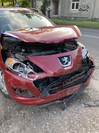 Zdjęcie oferty: Uszkodzony przód Peugeot 207 sw