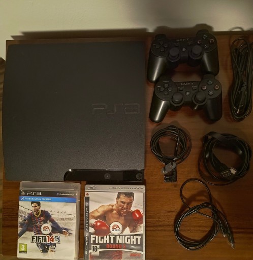 Zdjęcie oferty: PlayStation 3 + 2 pady + okablowanie + 2 gry