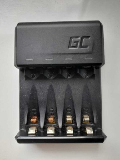 Zdjęcie oferty: Sprzedam ładowarkę do paluszków AA/AAA – 4 wejścia, bardzo dobry stan!