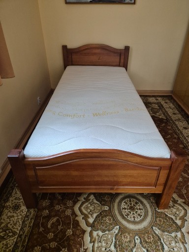 Zdjęcie oferty: Prawie nieużywane łóżko drewniane z materacem