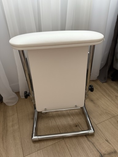 Zdjęcie oferty: Podnóżek kosmetyczny do pedicure – stabilny i regulowany
